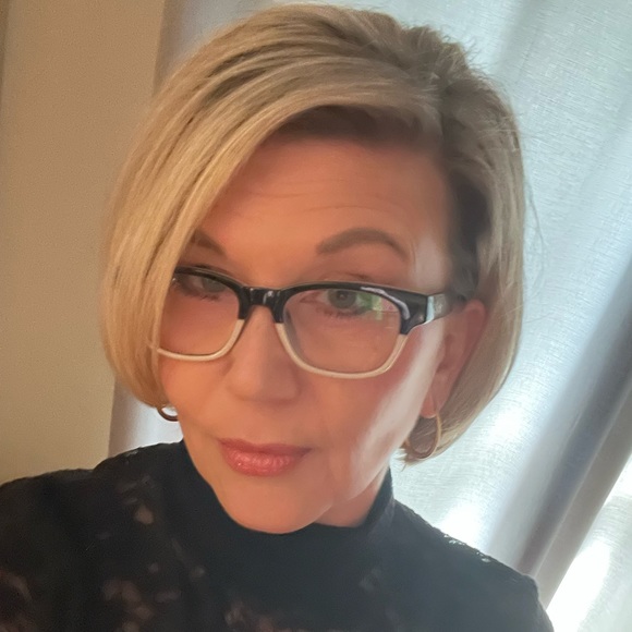 Meet your Posher, Heather - Picture 1 of 1